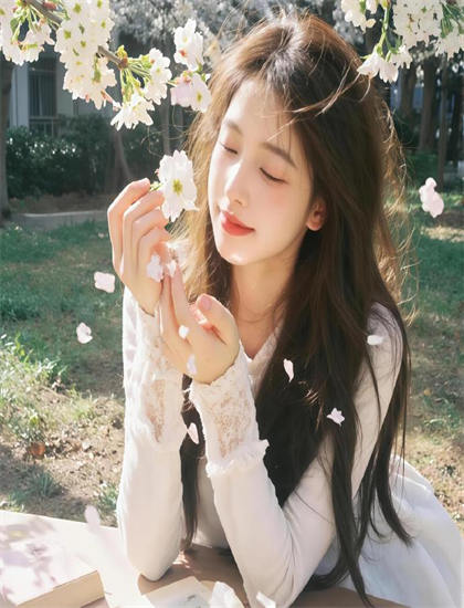 探秘女娇龙的情感表达与人性探索——资深影评人专业解读